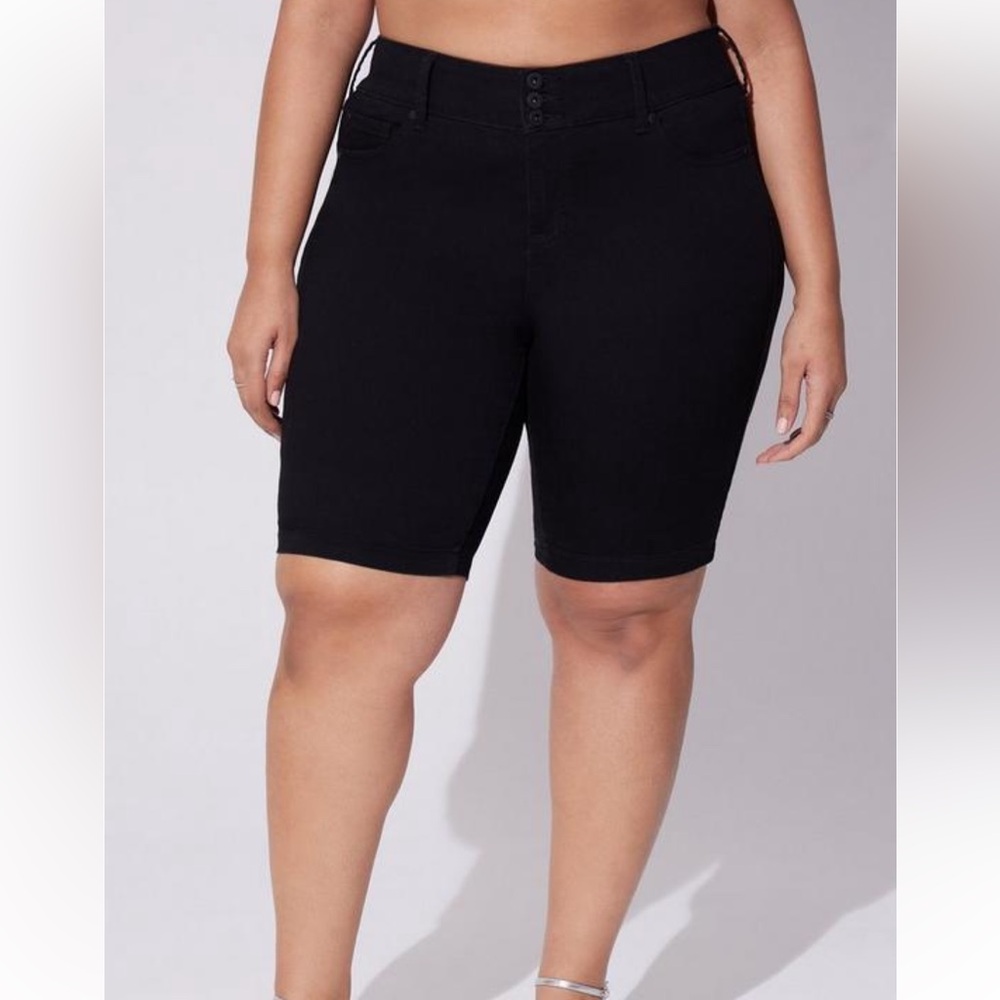 Sleek Black Women's Bike Shorts